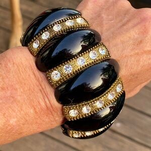 Chunky VTG beaded stretch bracelet,black glossy lucite,gold with crystals.